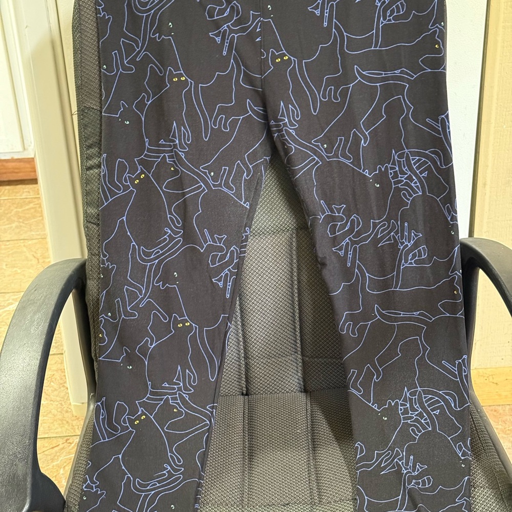 LuLaRoe Black and Blue Cat Print Leggings